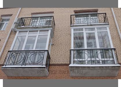 Французское остекление балкона пластиковыми окнами с фигурными ограждениями в Дзержинском
