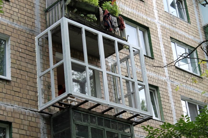 Можно ли стеклить балкон