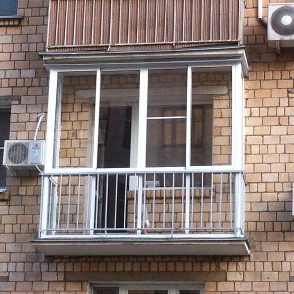 Французское остекление балкона от пола до потолка с ограждением в Дзержинском